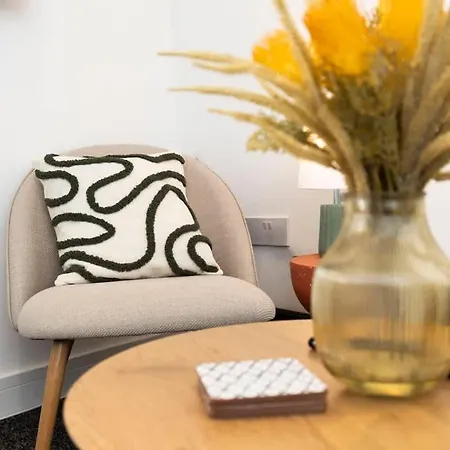 Contractor-friendly 4-bed 2-bath Apartment, Fast Wifi, 아파트