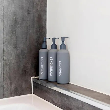 Contractor-friendly 4-bed 2-bath Apartment, Fast Wifi, *