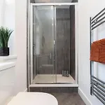 Contractor-friendly 4-bed 2-bath Apartment, Fast Wifi, Διαμέρισμα