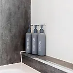 Contractor-friendly 4-bed 2-bath Apartment, Fast Wifi, *